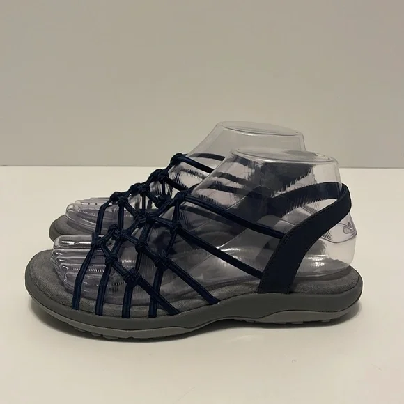 skechers sandals size 6